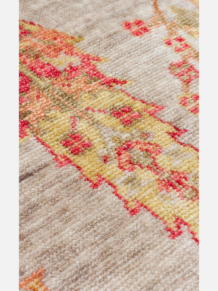 Oushak Carnaval %100 Naturel Kolay Temizlenir El Emeğiyle Üretilen TENCEL™ Modern Uşak Halısı 08 BEIGE AUTUMN - Carpetdocia