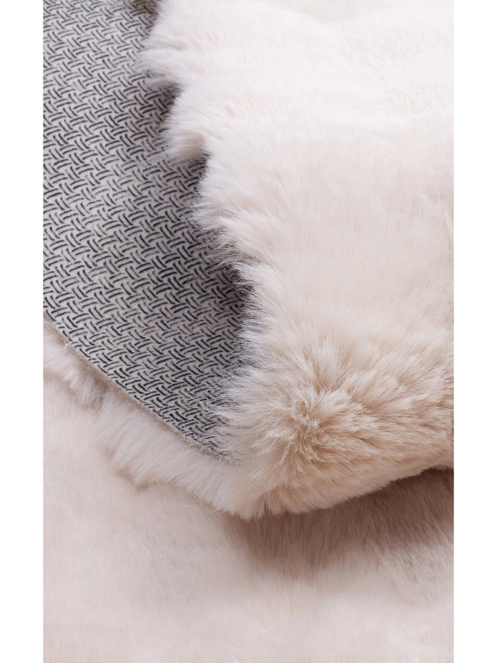 Eskimo Serisi Özel Yüksek Alçak Dokulu Yumuşak Tuşeli Suni Kürk PLAIN BEIGE - Carpetdocia