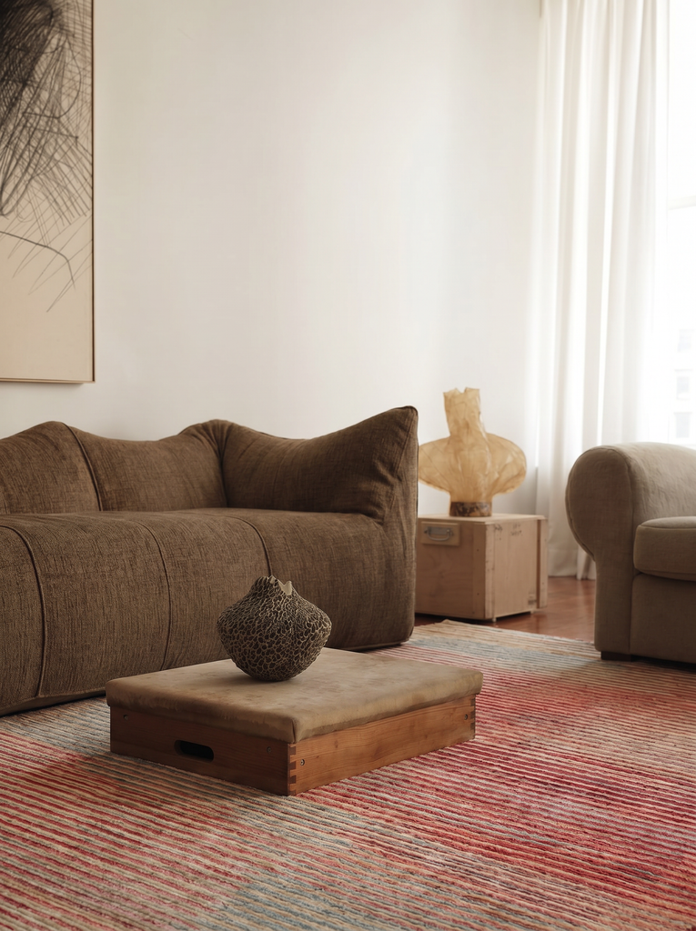 Tappeto a mano a telaio nero della serie Burj, realizzato al 100% in modo naturale con TENCEL™ 03 MULTY