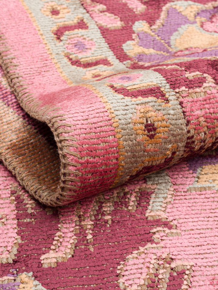 Ruggadocia Mahal Pembe Çiçek Desenli Halı Fuşya detay
