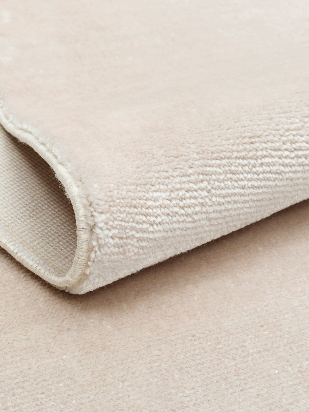 Victoria %100 TENCEL™ Lyocell El Emeği ile Üretilen Halı IVORY CREAM kıvrım detayı
